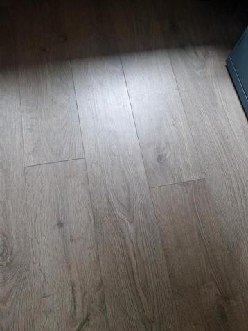 Mooie Laminaat Vloerdelen beschikbaar voor biedingen