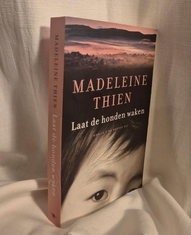 Madeleine Thien - Laat de honden waken, Boeken, Literatuur, Zo goed als nieuw, Ophalen of Verzenden