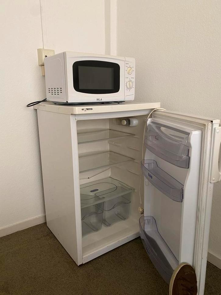 Koelkast met Magnetron - Complete Keukenoplossing!, Witgoed en Apparatuur, Koelkasten en IJskasten, Gebruikt, Zonder vriesvak