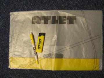 Atlet tas, aansteker en een Atlet pen beschikbaar voor biedingen