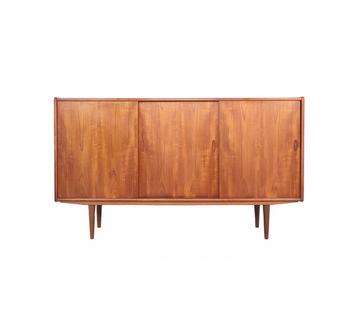 Deens design teak highboard met schuifdeuren, 1960s beschikbaar voor biedingen