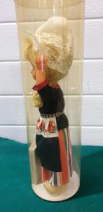 -	Kledendrachtpop meisje peter fingerindike vintage, Ophalen of Verzenden, 'T Olde Gre-j, Info@toldegrej.nl, Endepoelstraat 20f Didam