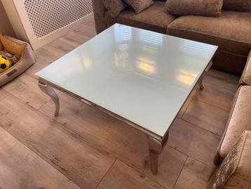 Te koop 3 glazen tafels beschikbaar voor biedingen