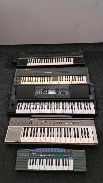 Partijtje keyboards/synthesizer voor knutselaar. Roland U-20 beschikbaar voor biedingen