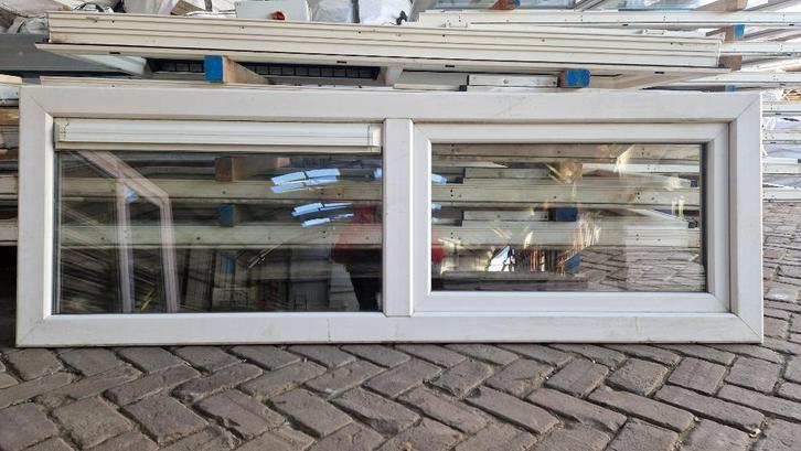 Kunststof raamkozijnen met kiepraam en luchtrooster ( 272 ), Doe-het-zelf en Verbouw, Kozijnen en Schuifpuien, Gebruikt, Raamkozijn