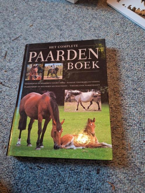 M.G. Watson - Het complete paardenboek, Boeken, Dieren en Huisdieren, Zo goed als nieuw, Paarden of Pony's, Ophalen of Verzenden