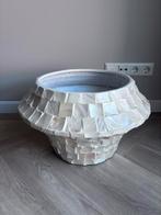 Creme kleurige schelpen pot/ bloempot, Huis en Inrichting, Ophalen, Overige materialen, Overige kleuren, 50 tot 75 cm