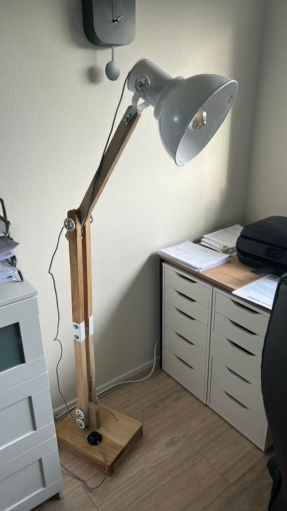 Industriële vloerlamp van Karwei, Huis en Inrichting, Lampen | Vloerlampen, Ophalen, Zo goed als nieuw, Industrieel, 150 tot 200 cm