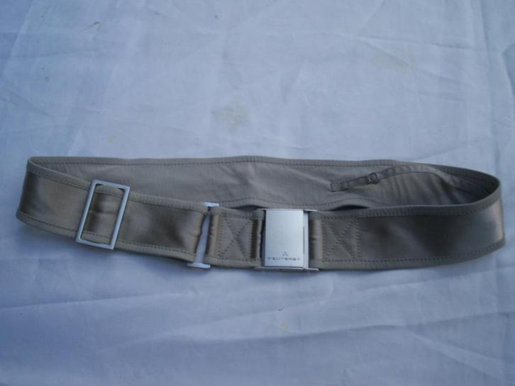 1 RIEM Peuterey (licht)grijs(groen) metaalsluiting Damesriem, Kleding | Dames, Riemen en Ceinturen, Zo goed als nieuw, Ophalen of Verzenden