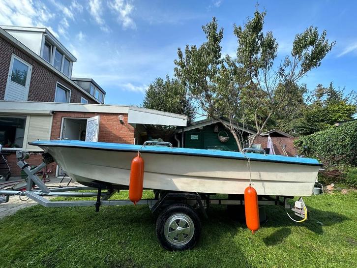 Polyester toer/vis boot vaarklaar + trailer + Evinrude bb, Watersport en Boten, Bootonderdelen, Gebruikt, Motor en Techniek, Motorboot