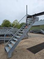 Stalen hoektrap gegalv. Hoog 3,35 mtr. Nob070, Doe-het-zelf en Verbouw, Ladders en Trappen, Ophalen, Zo goed als nieuw, 2 tot 4 meter