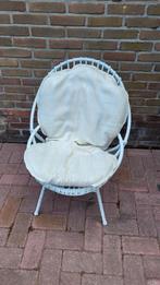 Vintage Rieten Rotan Stoel met Kussen, Gebruikt, Wit, Vintage, Ophalen of Verzenden
