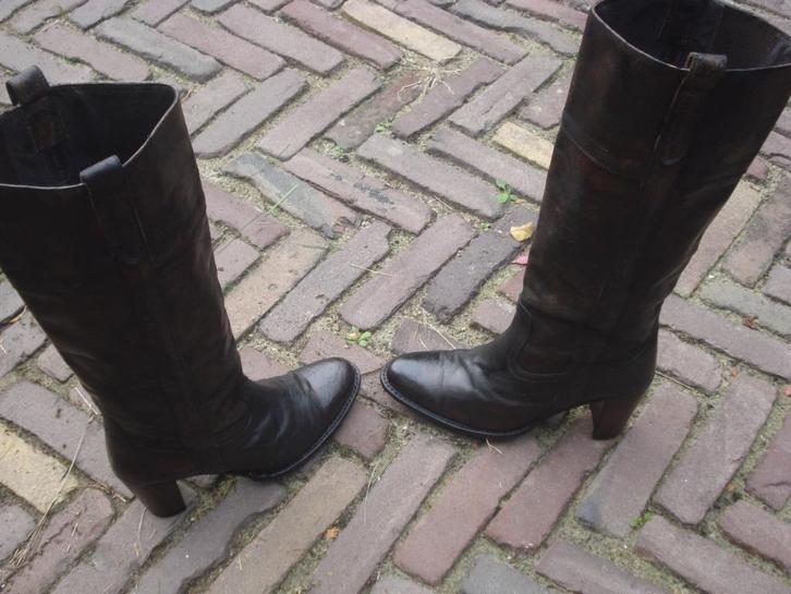 GRATIS VERZENDEN STOERE ZWART BRUINE LEREN SENDRA LAARZEN 39, Kleding | Dames, Schoenen, Zo goed als nieuw, Hoge laarzen, Bruin