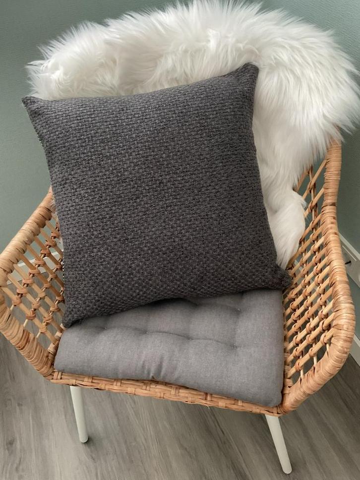 Antraciet/Grijs Kussen met Hoes/ 45 x 45 cm, Huis en Inrichting, Woonaccessoires | Kussens, Zo goed als nieuw, Grijs, Vierkant
