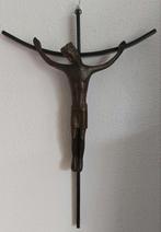 Crucifix brons Jezus aan het kruis gestileerd ontwerp., Ophalen of Verzenden, Gebruikt, Beeld(je)