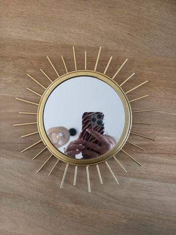 Gouden zon spiegel beschikbaar voor biedingen