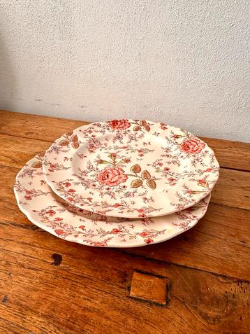 2x Johnson Brothers "Rose Chintz" Dinerborden - Perfect beschikbaar voor biedingen
