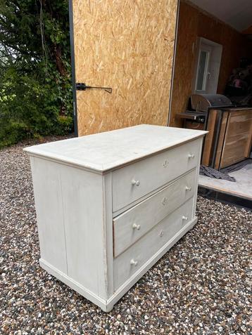 Commodes / lade kast beschikbaar voor biedingen