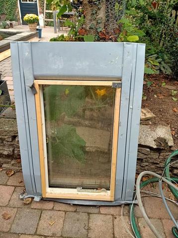 Dakraam te koop beschikbaar voor biedingen