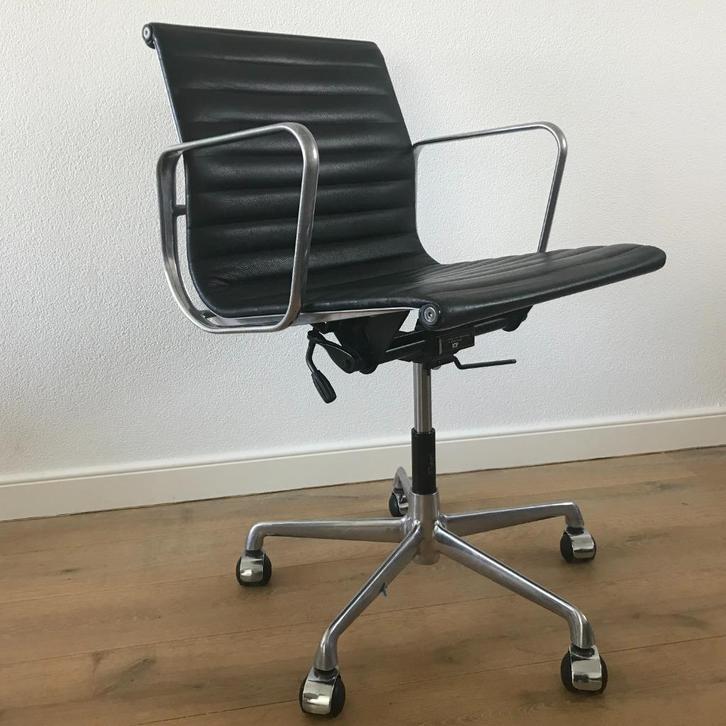 10 ICF Charles Eames bureaustoel EA 117 zwart vintage, Huis en Inrichting, Bureaustoelen, Gebruikt, Zwart, Ophalen