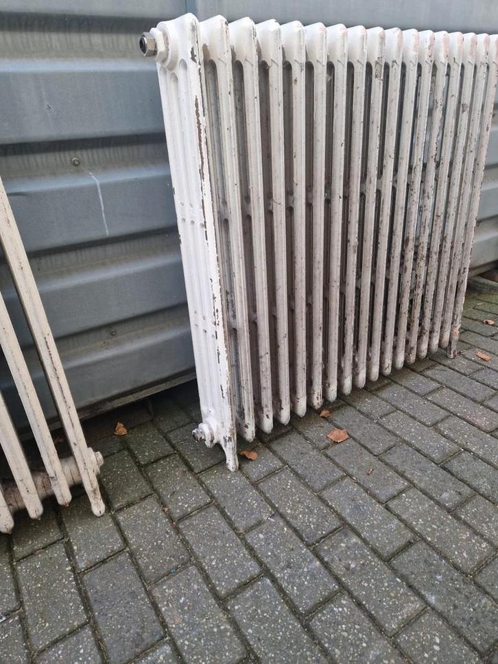 Gietijzeren Radiator - Klassiek & Robuust, Doe-het-zelf en Verbouw, Verwarming en Radiatoren, Gebruikt, Radiator, 800 watt of meer