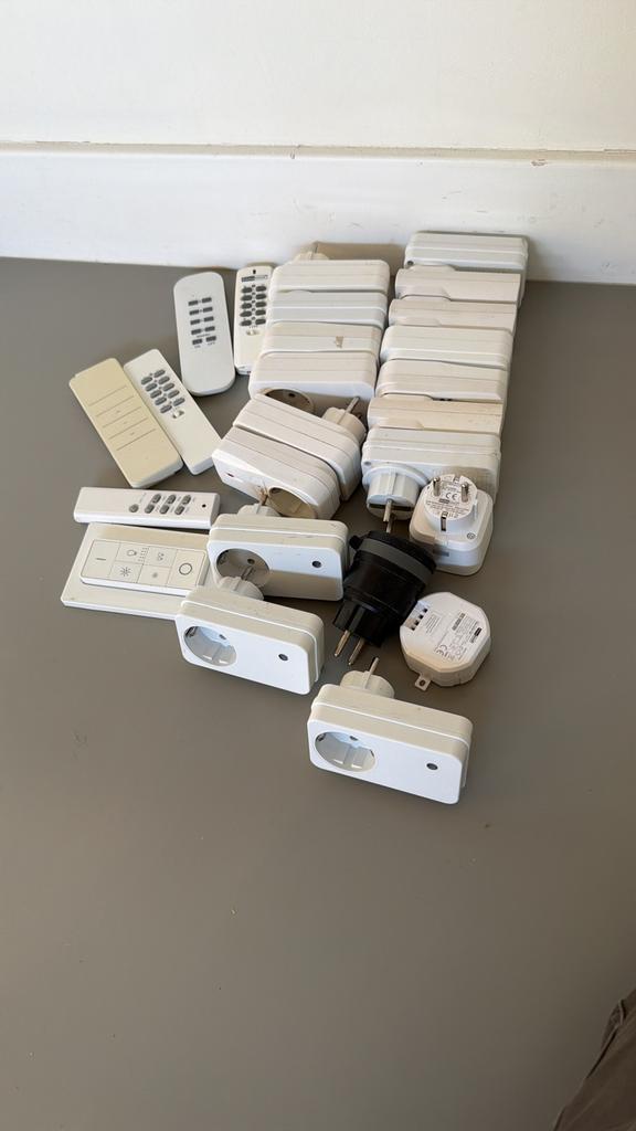 Divere Kikaanklikuit stekkers en afstandsbedieningen, Doe-het-zelf en Verbouw, Elektra en Kabels, Zo goed als nieuw, Ophalen of Verzenden