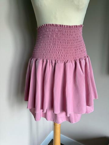 Roze rok - Maat M/L beschikbaar voor biedingen