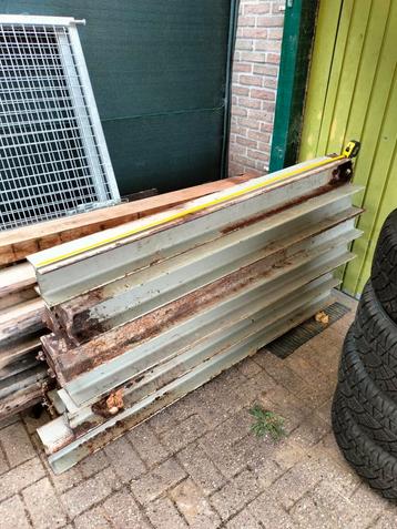 11 stuks stalen HEA 140 balken beschikbaar voor biedingen