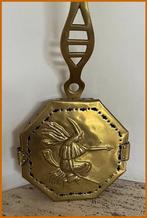 Antieke 8-hoekige Beddenpan met Afbeelding van een Heks, Antiek en Kunst, Ophalen of Verzenden, Koper