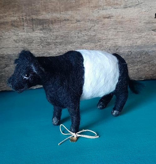 Genaaldvilte Koe Lakenvelder wol naaldvilten handgemaakt, Hobby en Vrije tijd, Vilt, Nieuw, Wolvilt, Ophalen of Verzenden