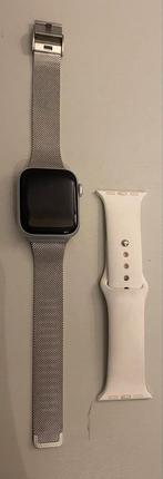 Apple Watch SE 2024 40mm - Zilver - Incl. 2 bandjes, Sieraden, Tassen en Uiterlijk, Smartwatches, Apple Watch ⌚️, Hartslag, IOS