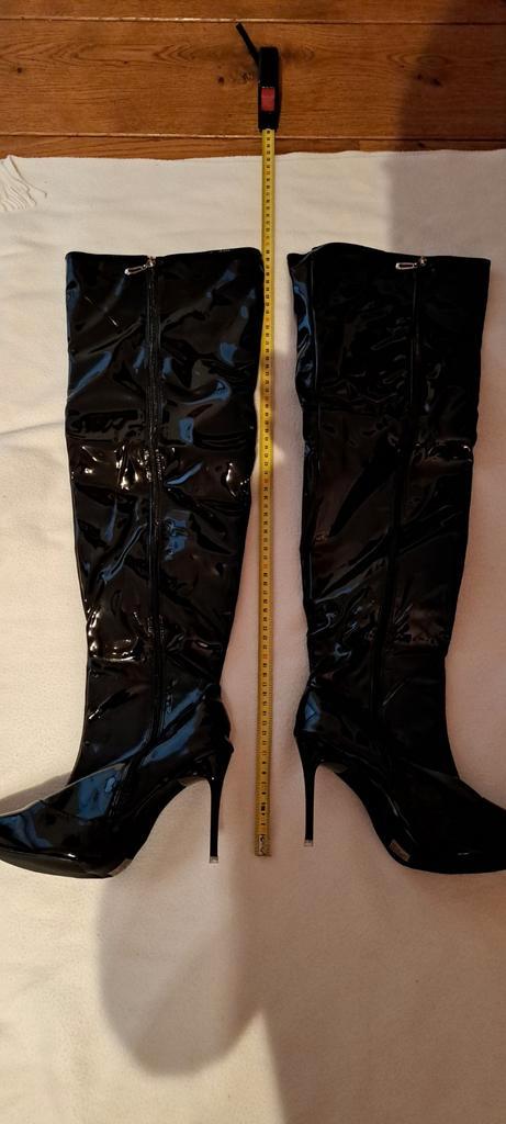 Zwarte hoogglans laarzen 70 cm met stiletto hak 10 cm, Kleding | Dames, Schoenen, Nieuw, Hoge laarzen, Zwart, Ophalen of Verzenden