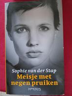 Sophie van der Stap - Meisje met negen pruiken, Ophalen of Verzenden, Zo goed als nieuw, Sophie van der Stap