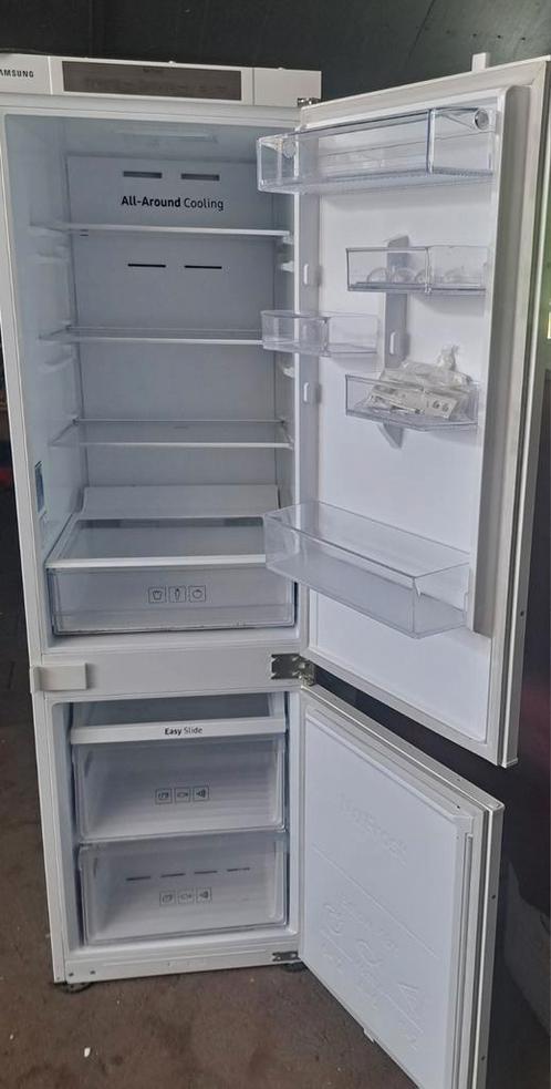 Inbouw koel-/vrieskast in goede staat, Witgoed en Apparatuur, Koelkasten en IJskasten, Zo goed als nieuw, Met aparte vriezer, 200 liter of meer