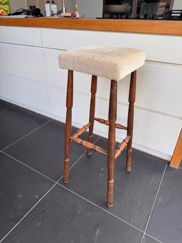 2x beige barkruk kersenhout beschikbaar voor biedingen