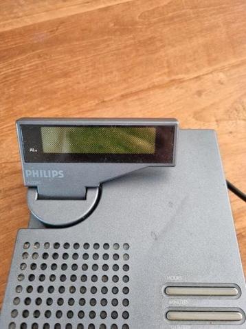 Vintage wekkerradio • Philips beschikbaar voor biedingen