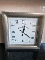 Riverdale Vierkante Wandklok - Stijlvol Design, Huis en Inrichting, Woonaccessoires | Klokken, Ophalen, Gebruikt, Analoog, Wandklok