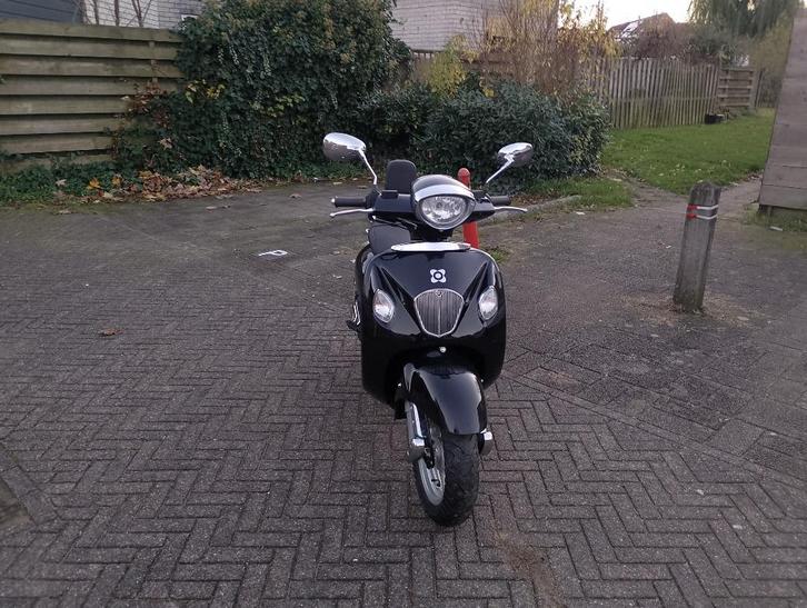 perfecte staat AGM  snor scooter, Fietsen en Brommers, Snorfietsen en Snorscooters, Gebruikt, Overige merken, Benzine, Ophalen