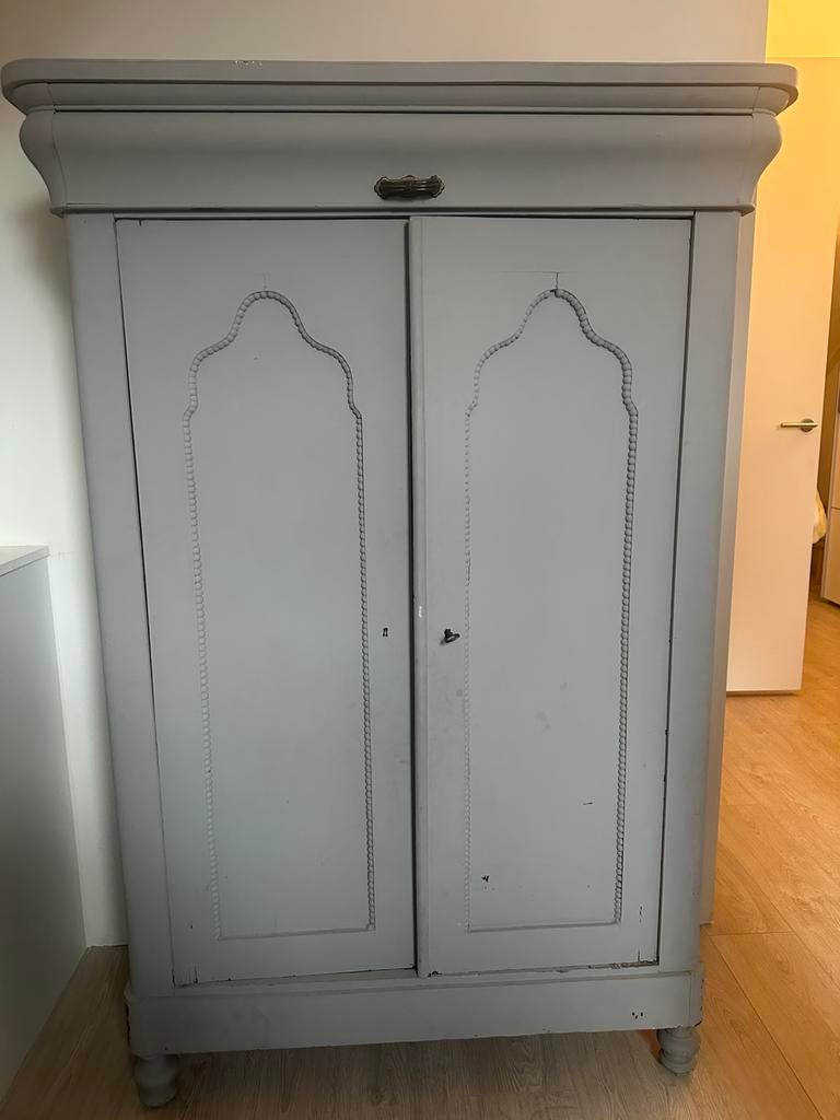 Meidenkast brocante kast grijsblauw, Antiek en Kunst, Antiek | Meubels | Kasten, Ophalen of Verzenden