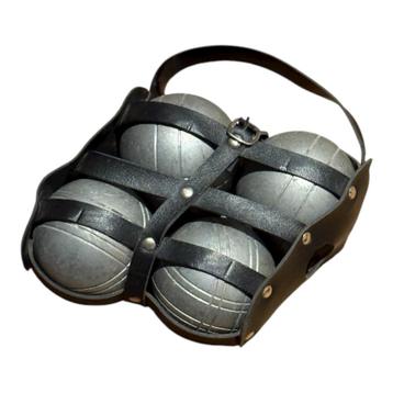 Jeu de boules set - 4 ballen in leren riem beschikbaar voor biedingen