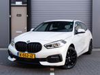BMW 1-Serie 118i 136pk Aut. – 2021 – Wit – Dealeronderhouden, Auto's, BMW, 65 €/maand, Wit, Bedrijf, 3 cilinders