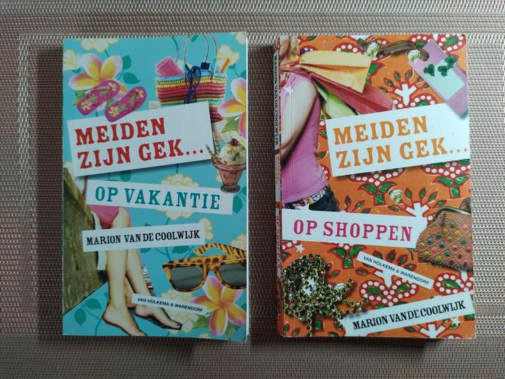 M. v d Coolwijk - Meiden zijn gek op vakantie en: op Shoppen, Boeken, Kinderboeken | Jeugd | 10 tot 12 jaar, Zo goed als nieuw