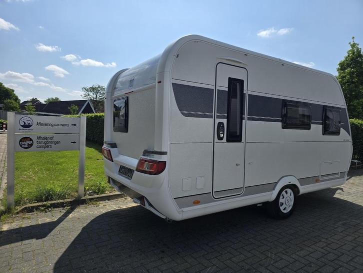 Hobby De Luxe 440 SF 2023 mover + tv, Caravans en Kamperen, Caravans, Bedrijf, tot en met 4, 1000 - 1250 kg, Overige, Hobby, Overige typen