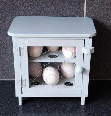 Brocant houten eierkastje voor 12 eieren, licht blauw beschikbaar voor biedingen