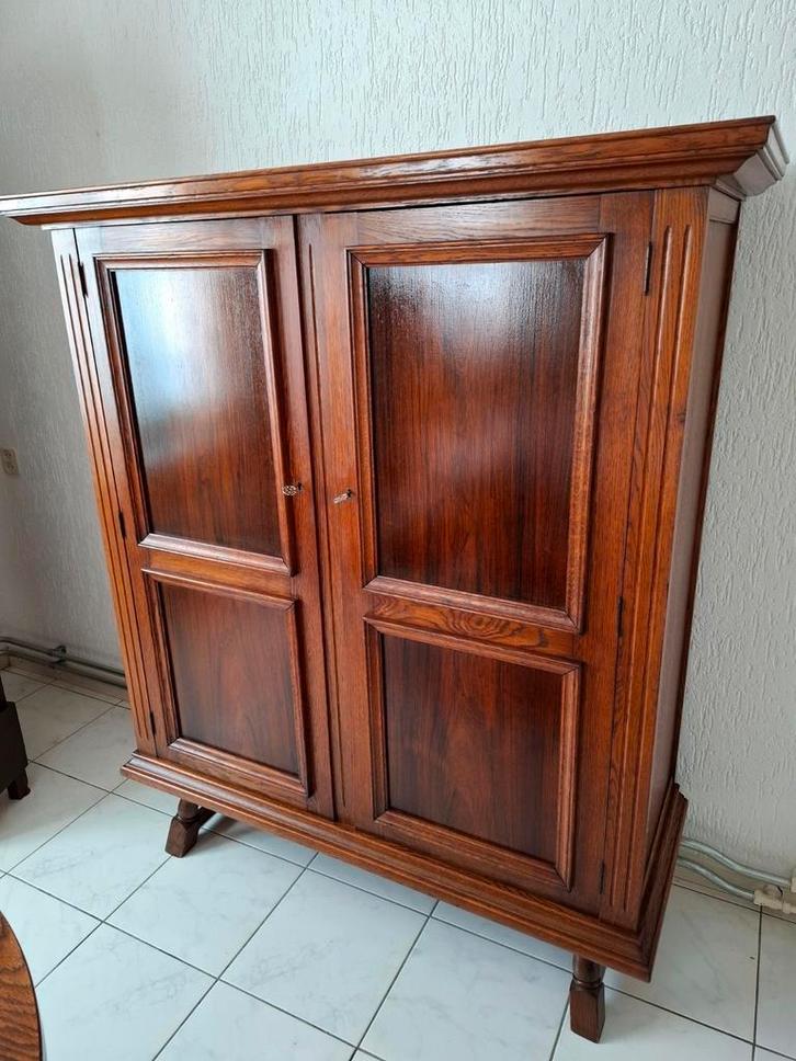 Oude massive houten legkast, 2 deurs jaren 60's, Antiek en Kunst, Antiek | Meubels | Kasten, Ophalen