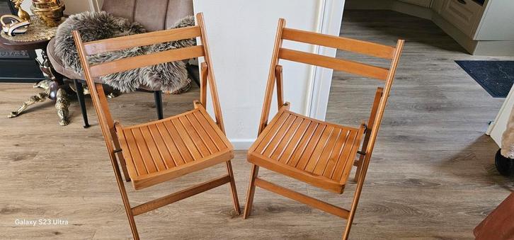 Vintage jaren 70. 2 houten klapstoelen., Huis en Inrichting, Stoelen, Gebruikt, Twee, Hout, Bruin, Ophalen