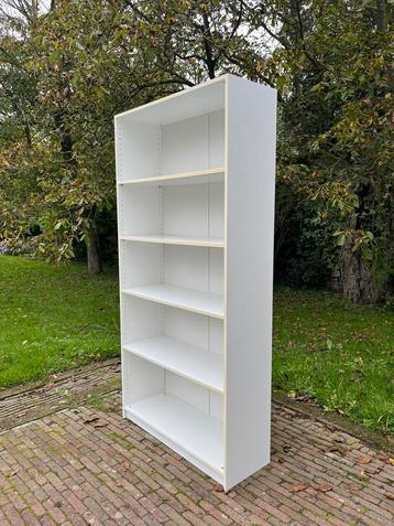 IKEA kast wit beschikbaar voor biedingen