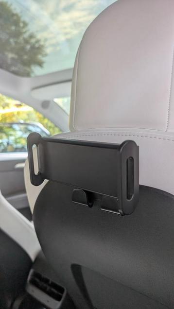 Telefoonhouder Tesla Model Y (2 stuks) beschikbaar voor biedingen