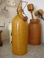 Grote stenen kruik met aparte beugelsluiting, Ophalen of Verzenden