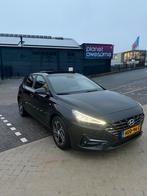 Hyundai i30 1.5 T-gdi 48V 160pk Aut 2021 Zwart, Auto's, Hyundai, Stof, 4 cilinders, Zwart, I30